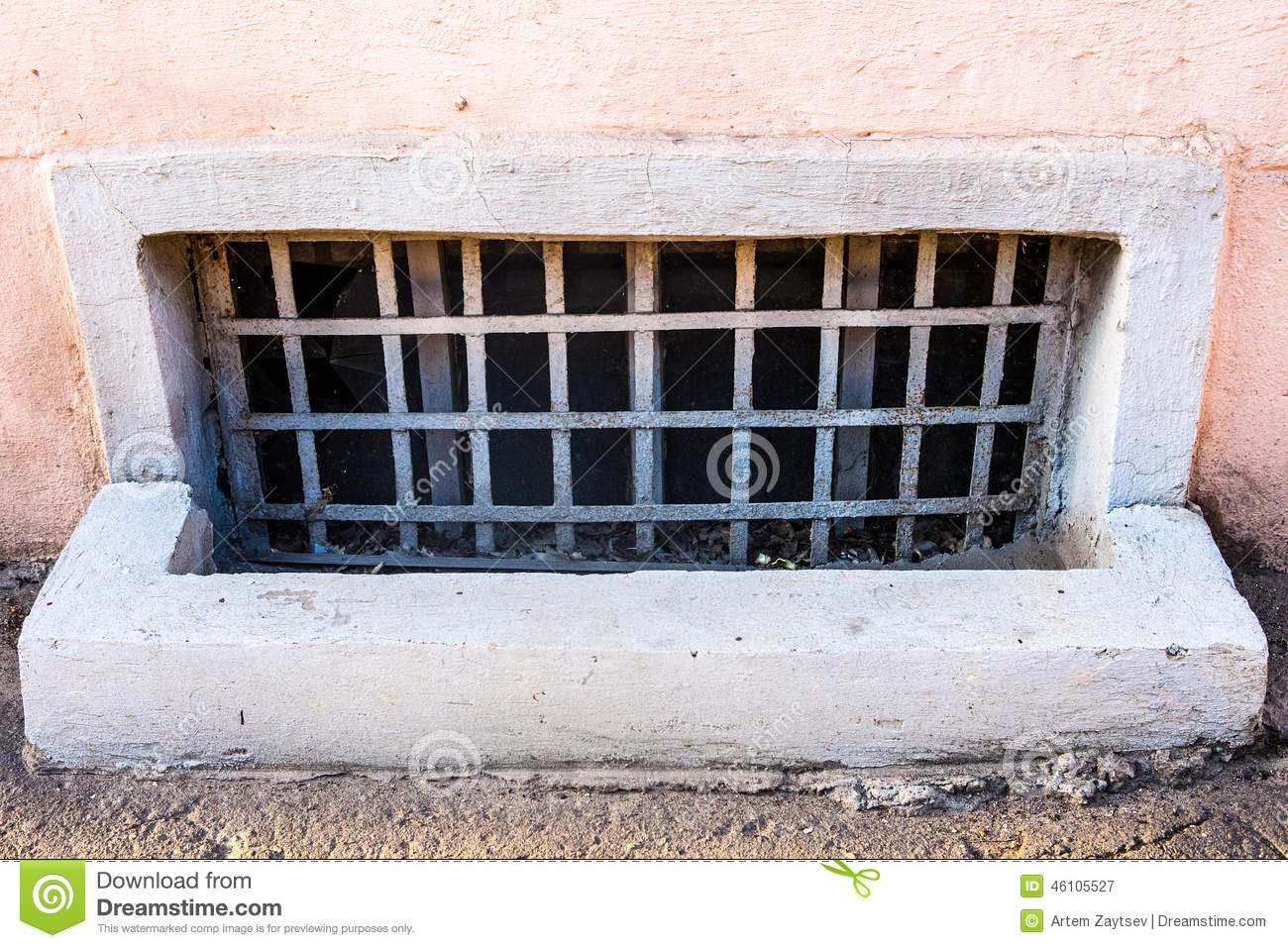 janela-velha-do-porc3a3o-46105527.jpg